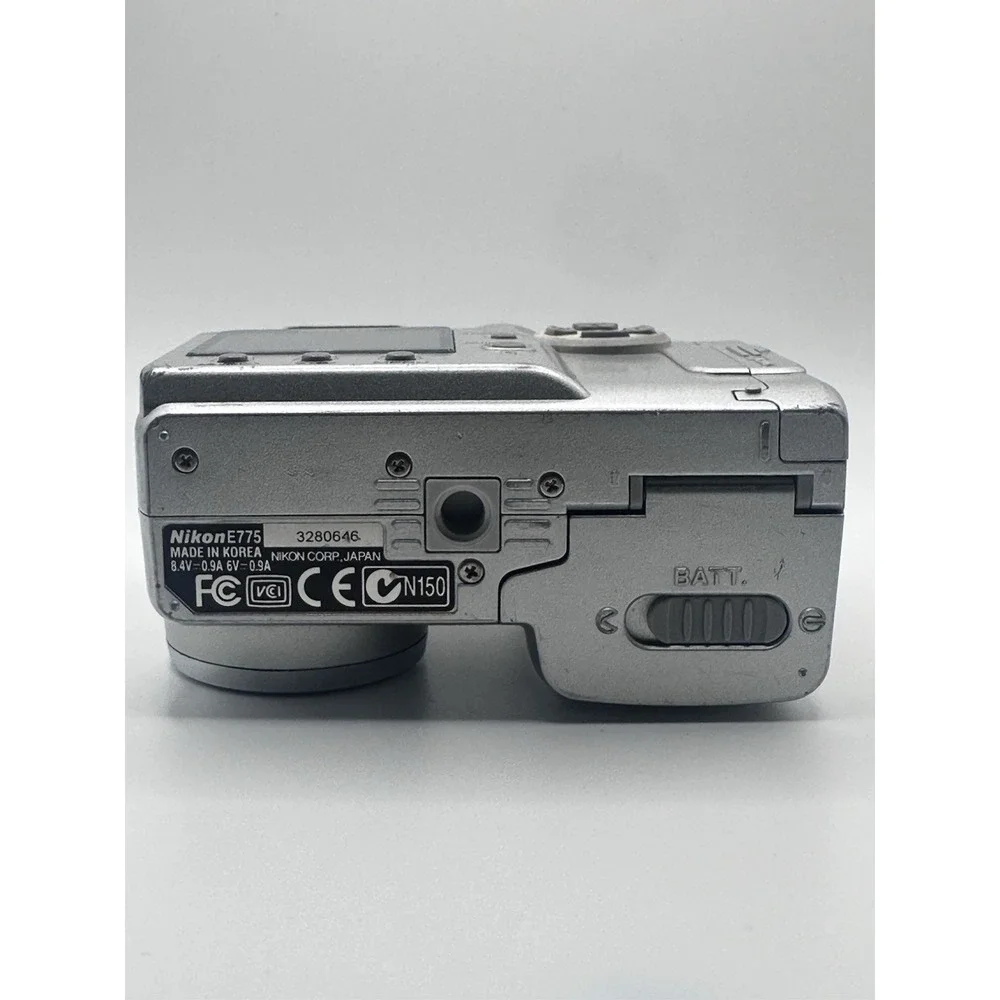 Nikon Coolpix 775 Digital Camera 2.1MP Silver UNTESTED For Parts/ Repair